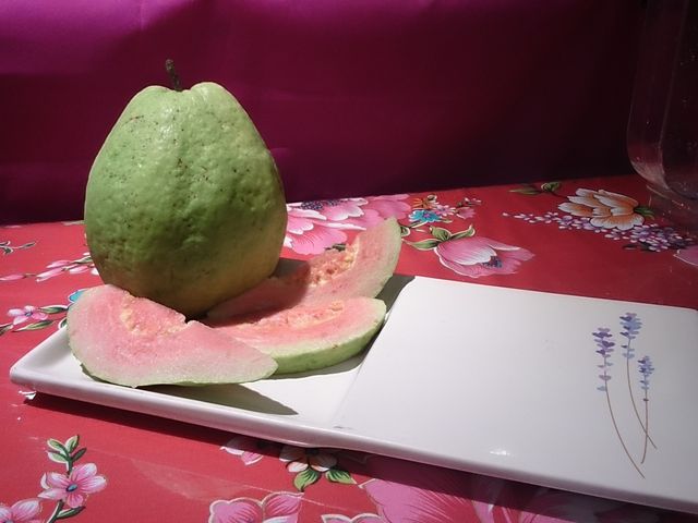 【專屬優惠！屏東特產 紅心芭樂 5斤裝】維他命C含量水果之冠，鮮甜多汁，養顏美容的水果之王