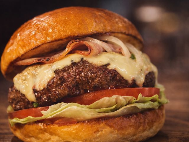 【週三好友限定! 鹿兒島A5和牛低脂漢堡排 x4包】咬一口就回不去！