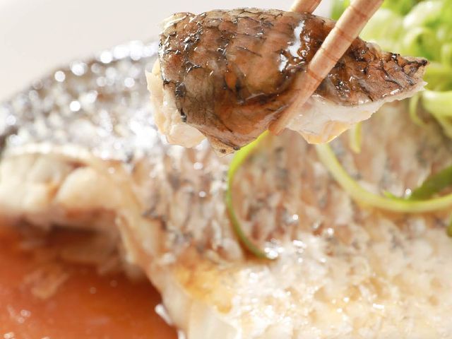 【鱸好家 | 去刺金目鱸魚清肉排】嚴選金目鱸魚，貼心去刺處理，肉質細嫩鮮甜，料理輕鬆又安心