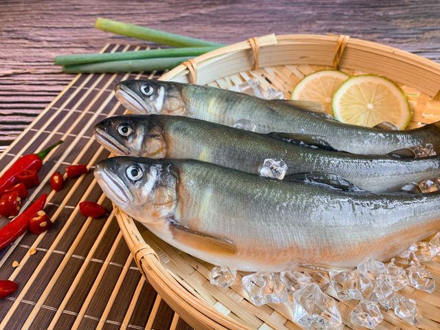 【富春水產 大尾極品公香魚冷凍盒裝(7~8尾)】宜蘭在地養殖香魚｜日本料理等級嚴選
