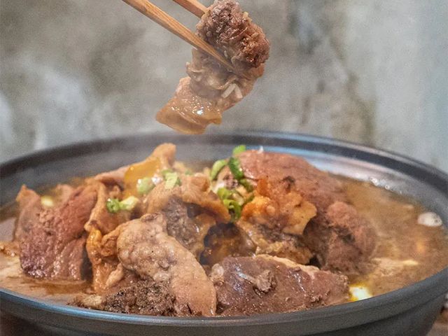 【半筋半肉豐滿牛肉爐(3~4人份) x2包】多層次熬製湯頭 × 厚切大塊牛肉