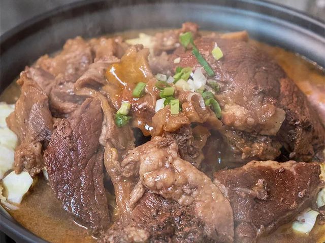 【半筋半肉豐滿牛肉爐(3~4人份) x2包】多層次熬製湯頭 × 厚切大塊牛肉