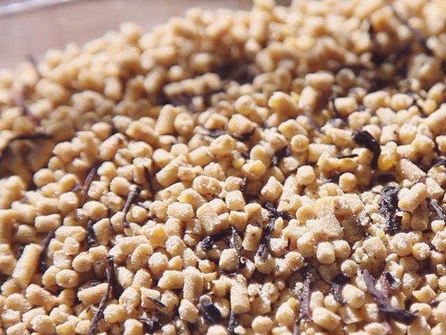 【母親節限定！十八養場 紅玉雞即食調理包感恩回饋贈】  任選4包，贈送雞胸肉1包