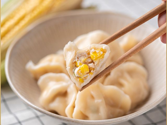 【十八養場 紅玉雞玉米水餃】清甜玉米×鮮嫩雞肉，一口咬下就是滿滿鮮甜爆汁感
