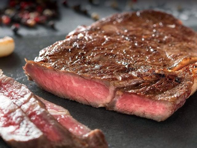 【買六送四！免運！天然草飼嫩肩牛排一組(共10片)】來自南美洲的優質牛肉 100%天然放牧