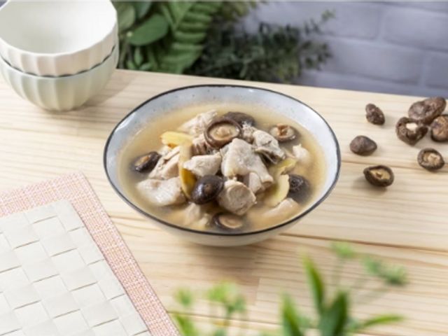 【香菇雞湯 (600g)】好的食材好原料提煉精華雞湯，一碗喝出田園的溫潤香氣