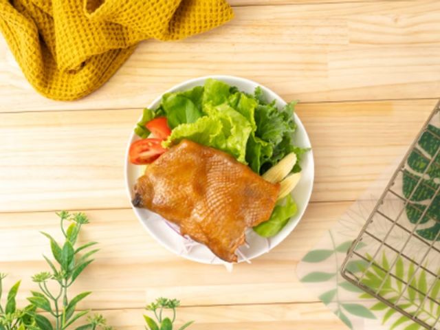 【糖燻去骨腿 古早味糖燻招牌腿肉 (切片)】一口回甘的煙燻靈魂