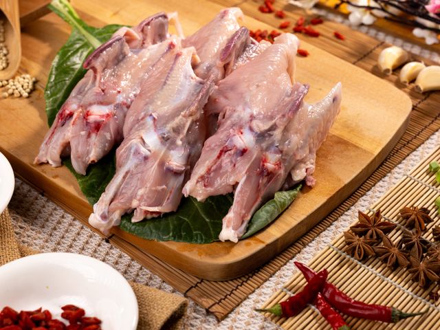 【標裕牧場 珍珠嫩雞雞胸骨 (380g/五個)X3份】100%天然植物性飼糧｜雞肉鮮甜「標裕放走雞」