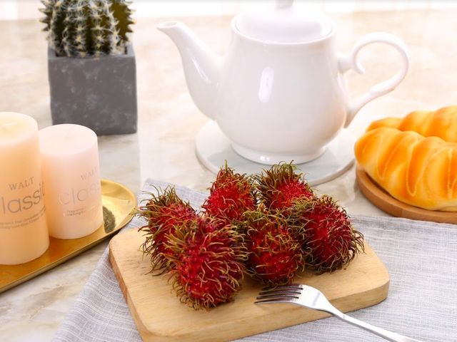 【五甲木 - 泰國冷凍帶殼紅毛丹500g/包】東南亞版荔枝，肉多鮮甜超消暑！