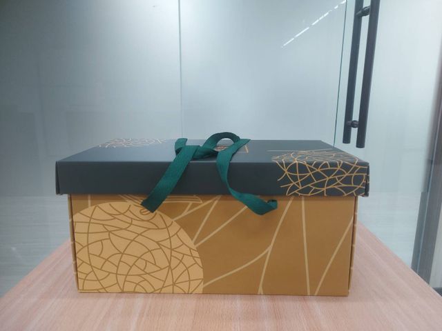 【預購！新疆哈密瓜(橘紅肉)1.5公斤x2顆 禮盒裝】清脆香甜水份多 送禮大氣