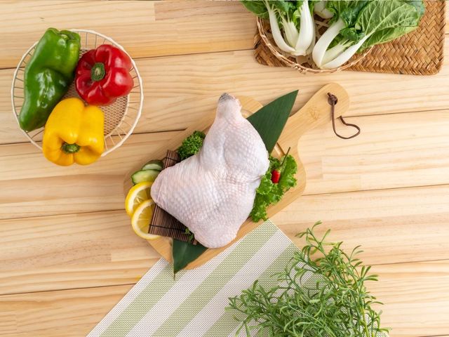 【生鮮土雞雞腿 (去骨)】肉質鮮嫩、有咬勁，一吃就知道不一樣！