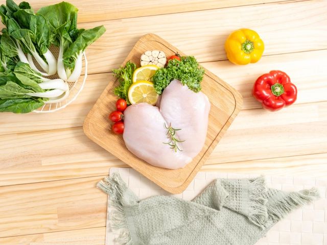 【生鮮土雞雞胸肉 (去皮)】精選放養土雞雞胸肉精華 彈性咬勁兼具!