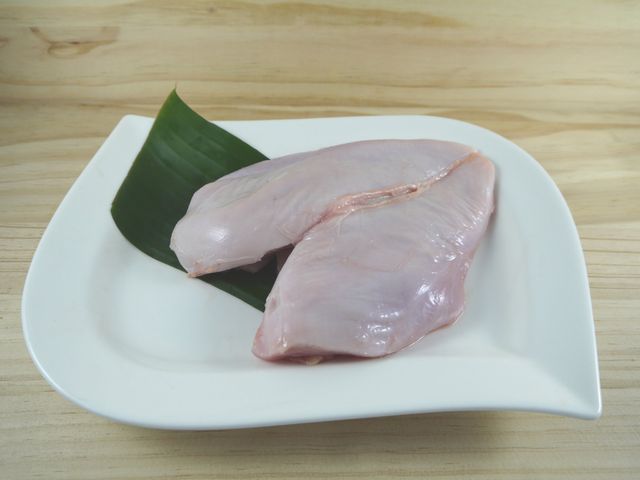 【生鮮土雞雞胸肉 (去皮)】精選放養土雞雞胸肉精華 彈性咬勁兼具!