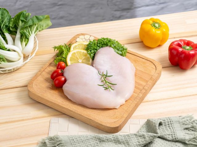 【生鮮土雞雞胸肉 (去皮)】精選放養土雞雞胸肉精華 彈性咬勁兼具!