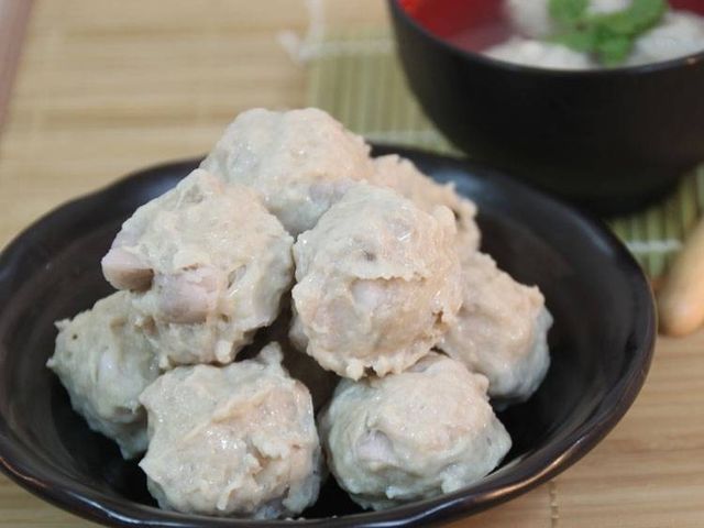 【荸薺蝦米貢丸】使用台灣豬肉純手工手作的市場名店