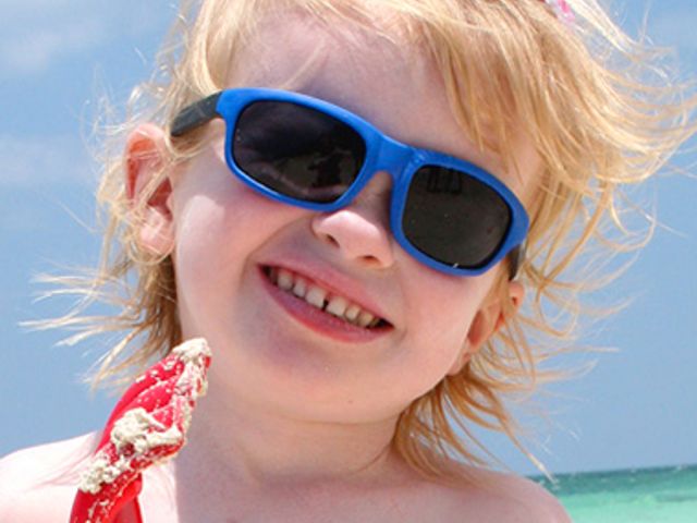 加拿大 KUSHIES 嬰幼兒專用抗UV太陽眼鏡 (4色)